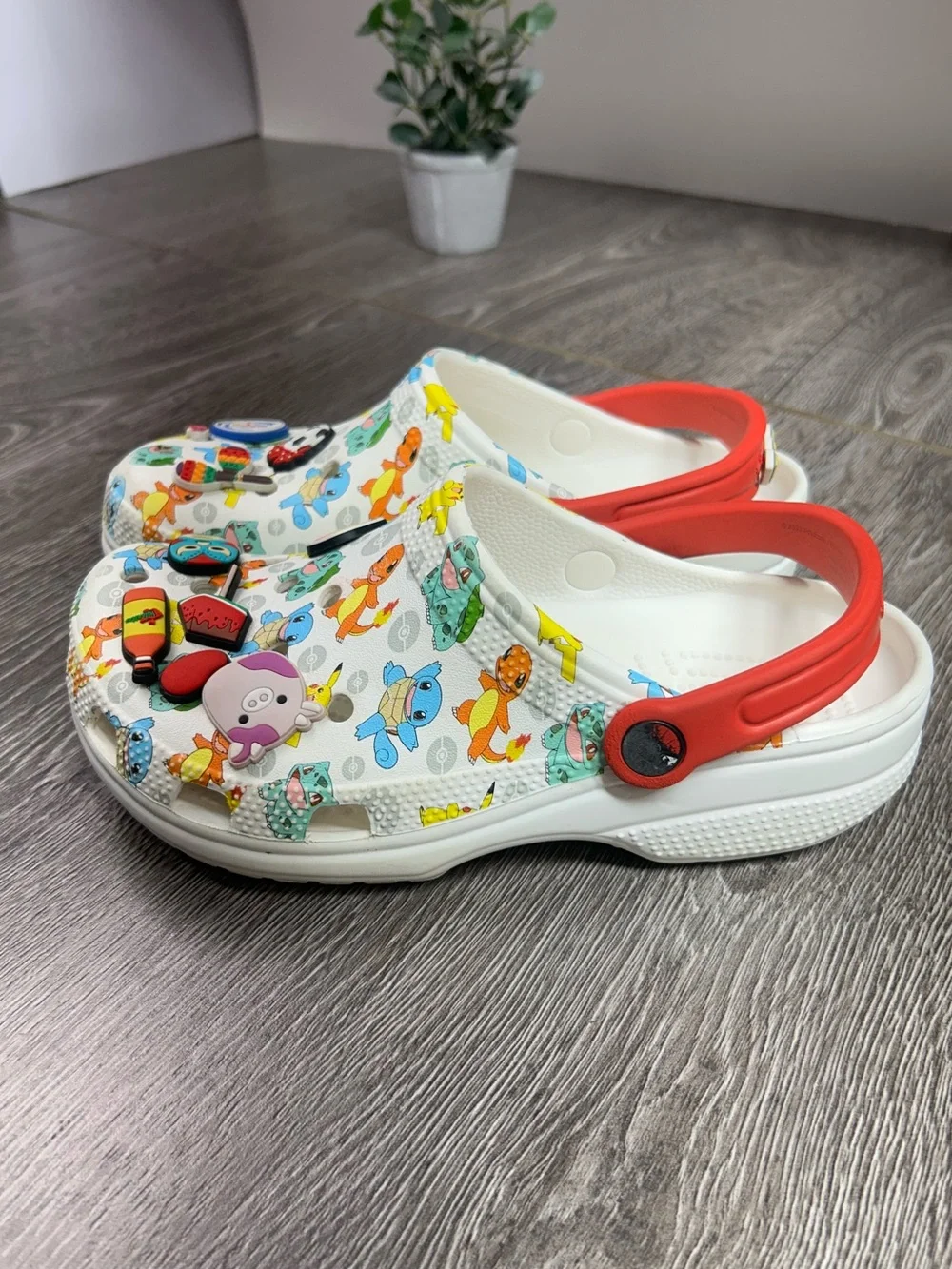 Croc junior limited edition Pokémon picachu clogs